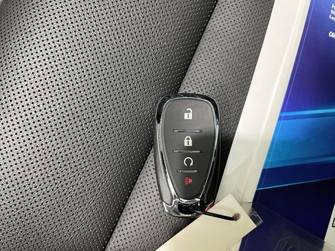 Used 2025 Chevrolet Trax RS w/ Sunroof Package FWD image 29