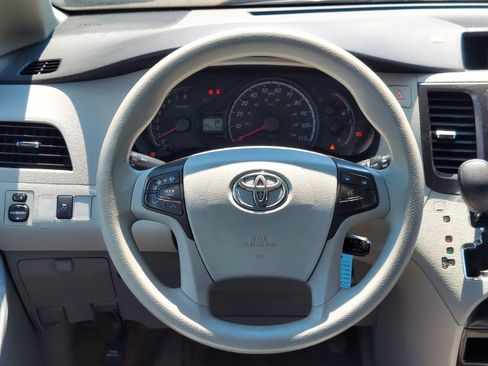 Used 2014 Toyota Sienna LE FWD image 12