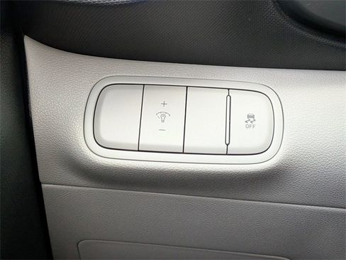 Used 2025 Hyundai Venue SEL image 18