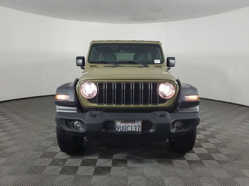 Used 2025 Jeep Wrangler Sport S image 9