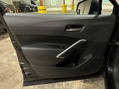 Used 2025 Toyota Corolla Cross AWD Hybrid w/ Convenience Package image 31