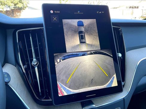 New 2026 Volvo XC60 B5 Plus w/ Protection Package Premier image 20