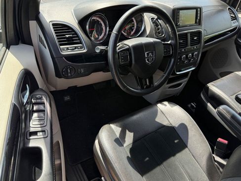 Used 2018 Dodge Grand Caravan SXT FWD image 19