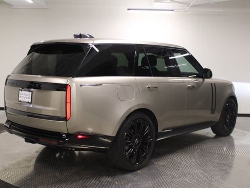 Used 2025 Land Rover Range Rover SE image 7