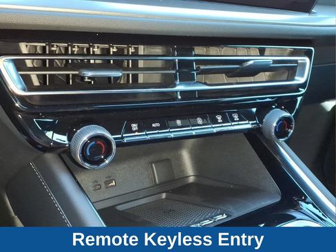 New 2026 Chevrolet Traverse LT w/ Driver Confidence Package FWD image 8