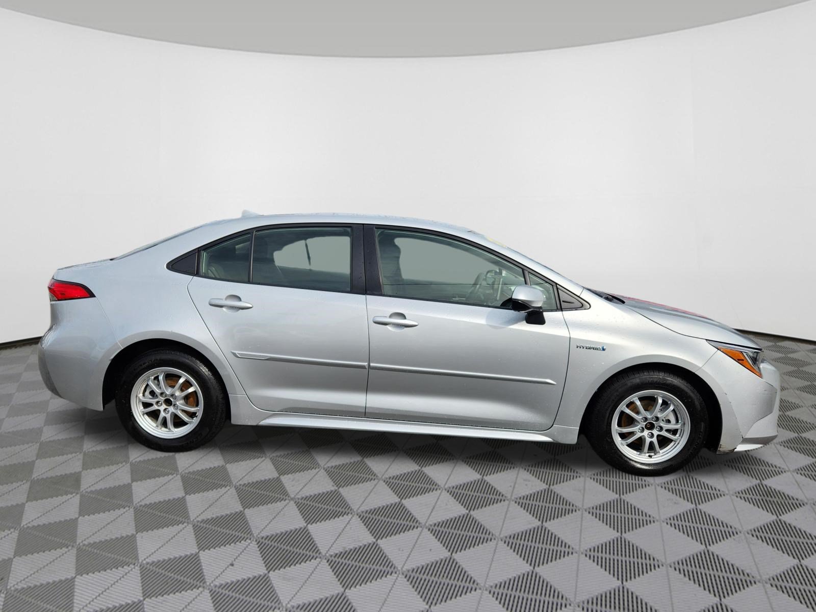 Used 2020 Toyota Corolla LE FWD image 6