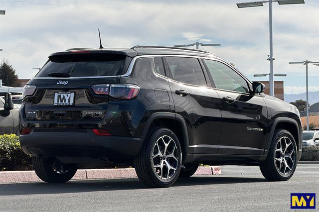 Used 2025 Jeep Compass Limited AWD/4WD image 4