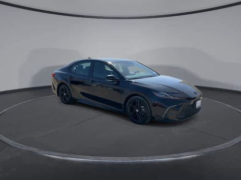 Used 2026 Toyota Camry SE w/ Multimedia Upgrade Package image 2