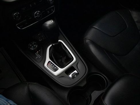 Used 2016 Jeep Cherokee Trailhawk w/ Comfort/Convenience Group image 32