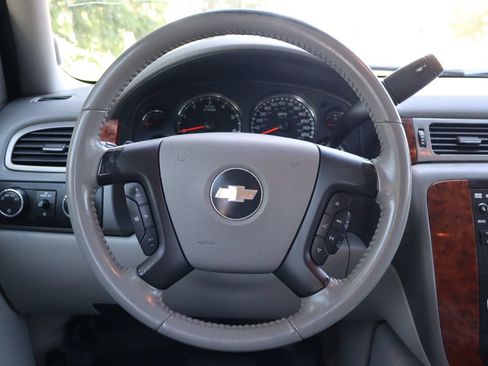 Used 2008 Chevrolet Suburban LT w/ LT Preferred Equipment Group AWD/4WD image 18