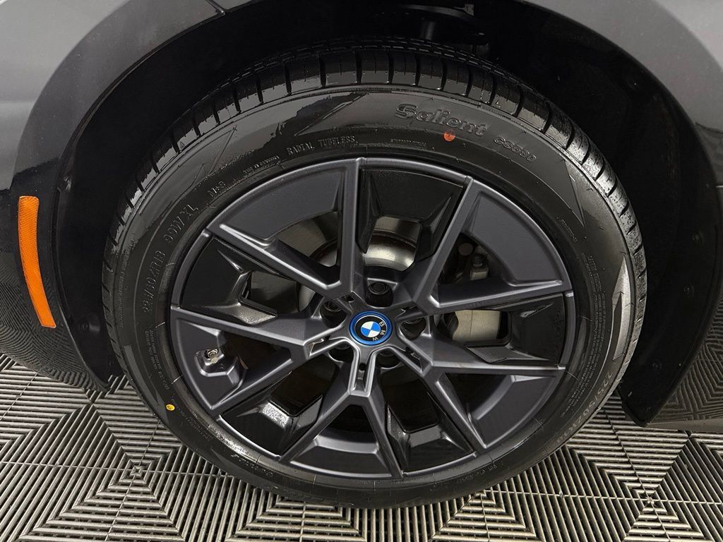 Used 2024 BMW i4 eDrive35 w/ Premium Package RWD image 11