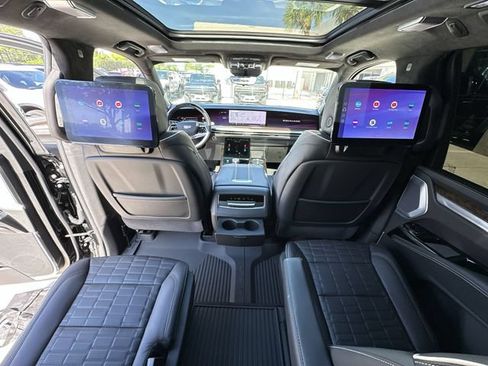 Certified 2026 Cadillac Escalade Platinum Sport w/ LPO, ONYX Package AWD/4WD image 32