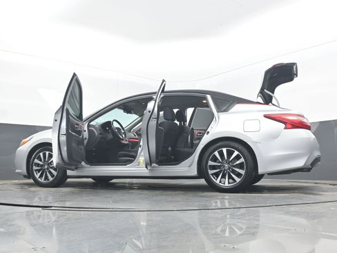 Used 2017 Nissan Altima 2.5 SV image 40