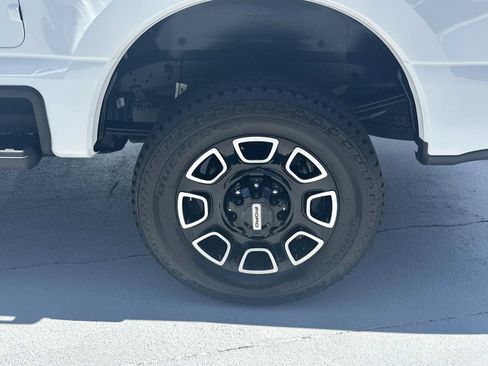 Used 2025 Ford F250 Platinum w/ FX4 Off-Road Package image 34