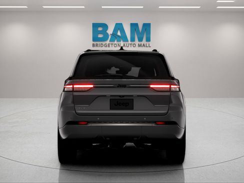 New 2026 Jeep Grand Cherokee Altitude image 8