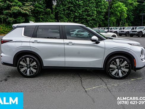 Used 2025 Mitsubishi Outlander SE FWD image 9