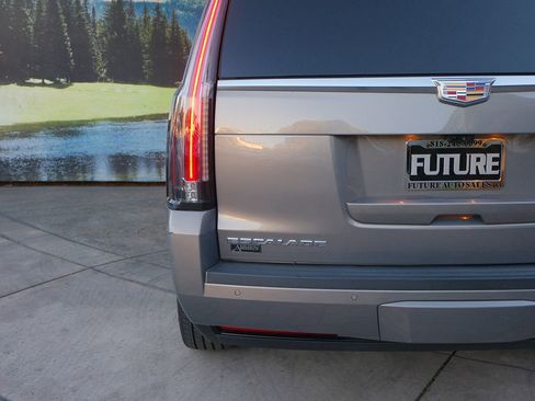 Used 2019 Cadillac Escalade Luxury image 40