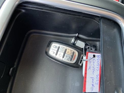 Used 2023 Chrysler Pacifica Touring-L FWD image 40