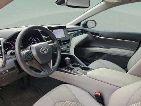 Used 2024 Toyota Camry SE w/ Convenience Package FWD image 9