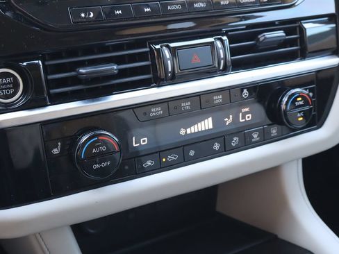 Used 2024 Nissan Pathfinder SL w/ SL Premium Package AWD/4WD image 25