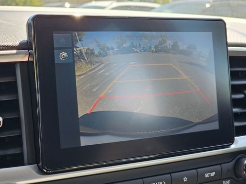 Used 2025 Hyundai Venue SE image 20