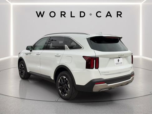 Used 2024 Kia Sorento S w/ Panoramic Sunroof Package image 5