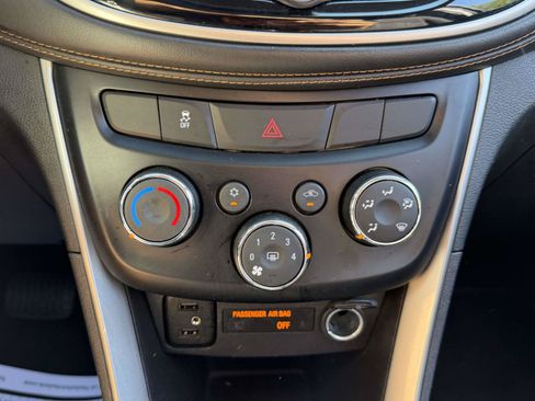 Certified 2020 Chevrolet Trax LT FWD image 21