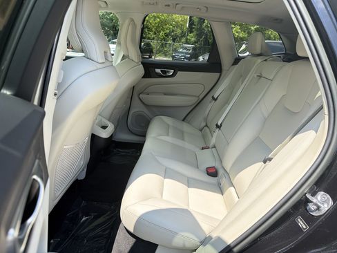 Certified 2023 Volvo XC60 B5 Core w/ Climate Package AWD/4WD image 32