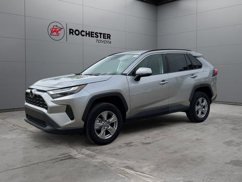 Used 2025 Toyota RAV4 XLE AWD/4WD image 7