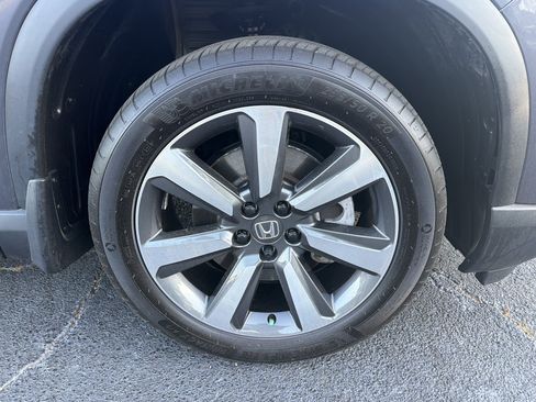 Used 2025 Honda Pilot Touring image 10