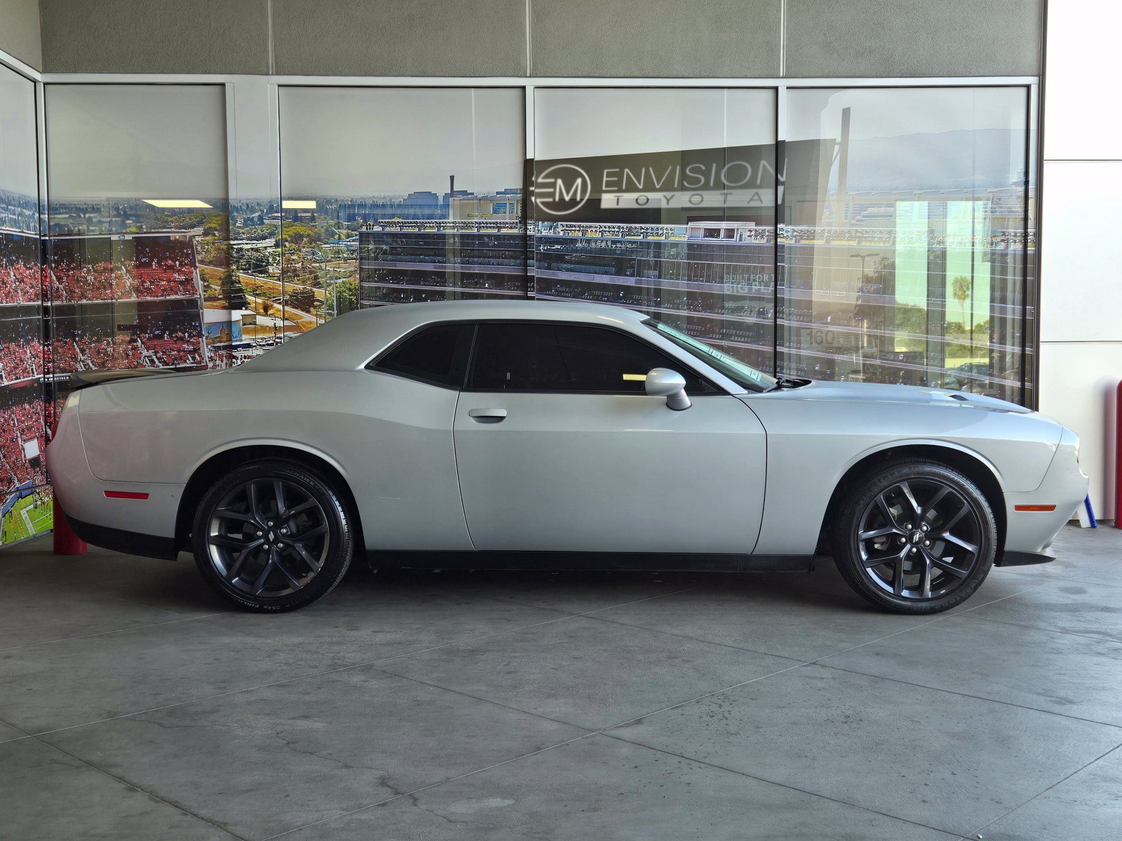 Used 2019 Dodge Challenger SXT w/ Blacktop Package RWD image 4