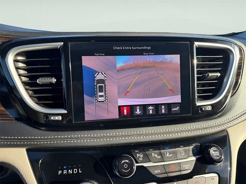 Used 2023 Chrysler Pacifica Limited image 27