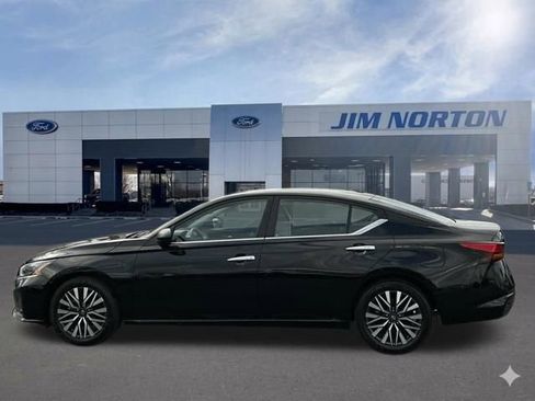 Used 2025 Nissan Altima 2.5 SV FWD image 8