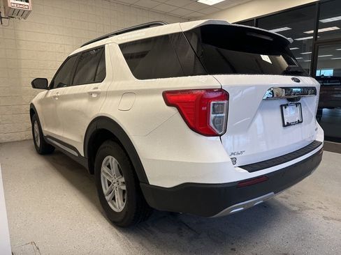 Used 2023 Ford Explorer XLT w/ Equipment Group 202A AWD/4WD image 3