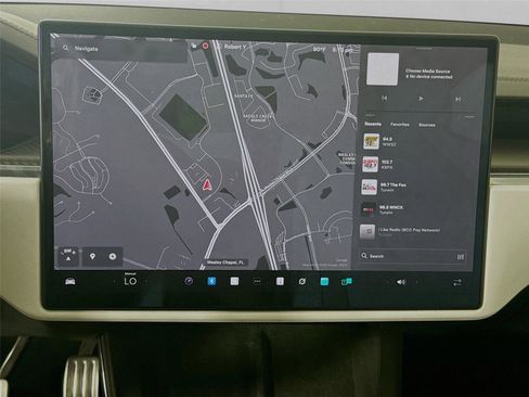 Used 2022 Tesla Model S Plaid image 9