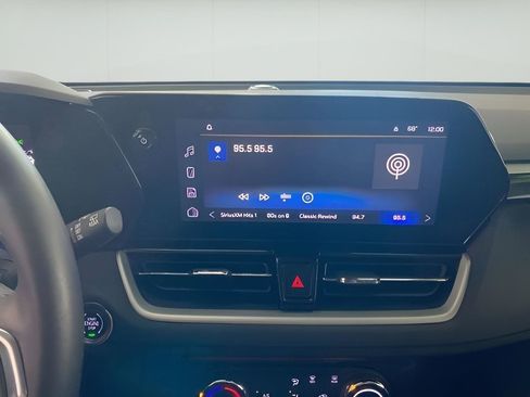 Used 2024 Chevrolet TrailBlazer LT w/ LT Cold Weather Package FWD image 44