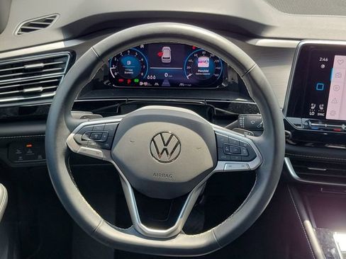 Used 2024 Volkswagen Atlas Cross Sport SE image 21