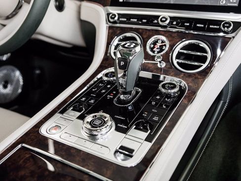 Used 2021 Bentley Continental GT image 25