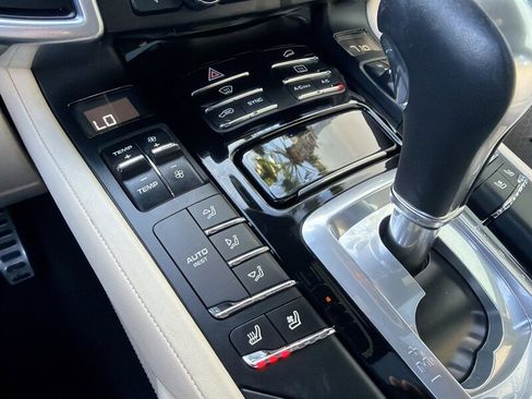 Used 2016 Porsche Cayenne S image 26