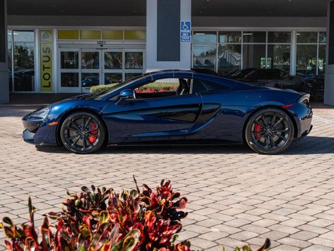 Used 2020 McLaren 570S Spider RWD image 21