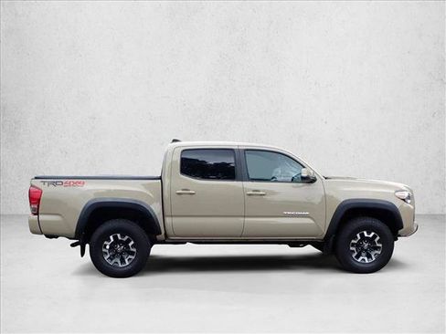Used 2017 Toyota Tacoma TRD Off-Road w/ Premium & Technology Package AWD/4WD image 5