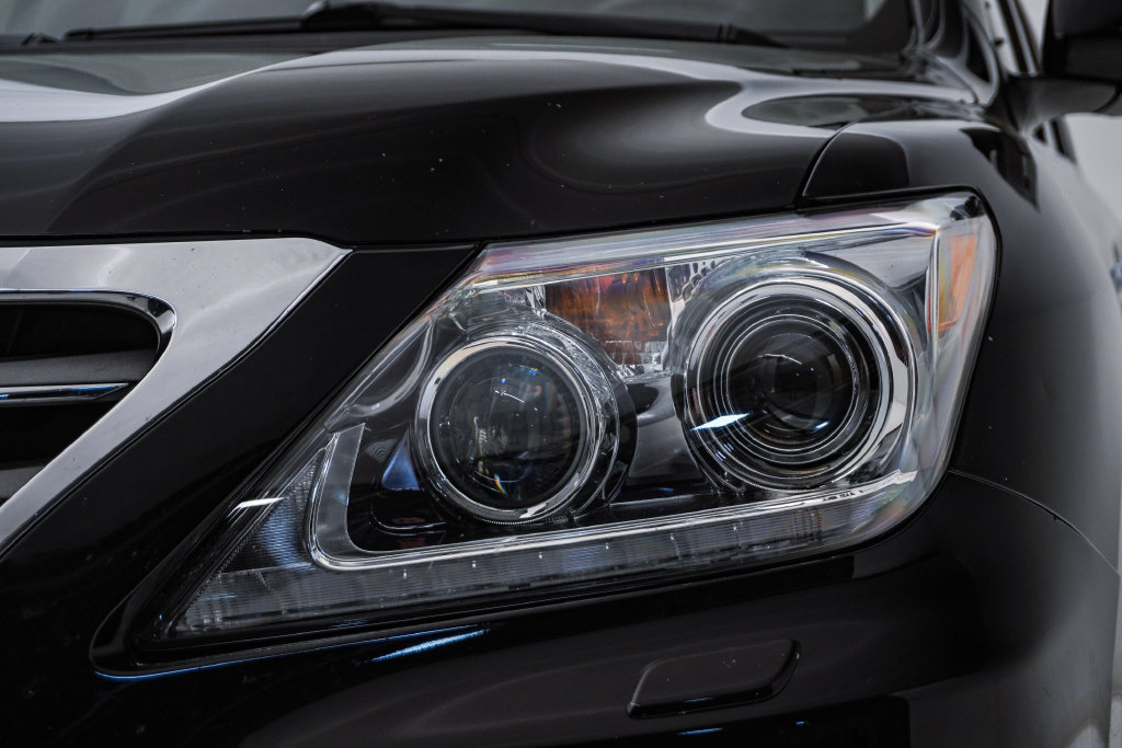 Used 2013 Lexus LX 570 4WD w/ Luxury Pkg image 7
