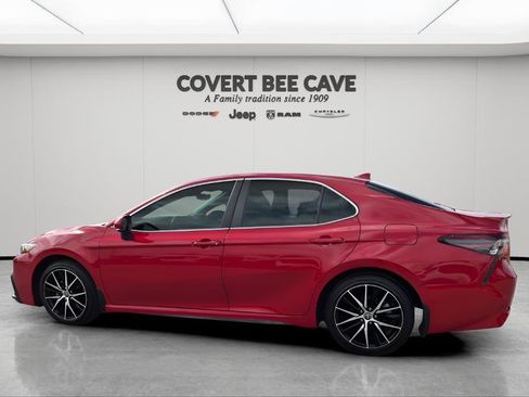 Used 2024 Toyota Camry SE image 6