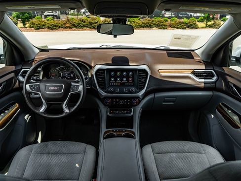 Used 2022 GMC Acadia SLE FWD image 22