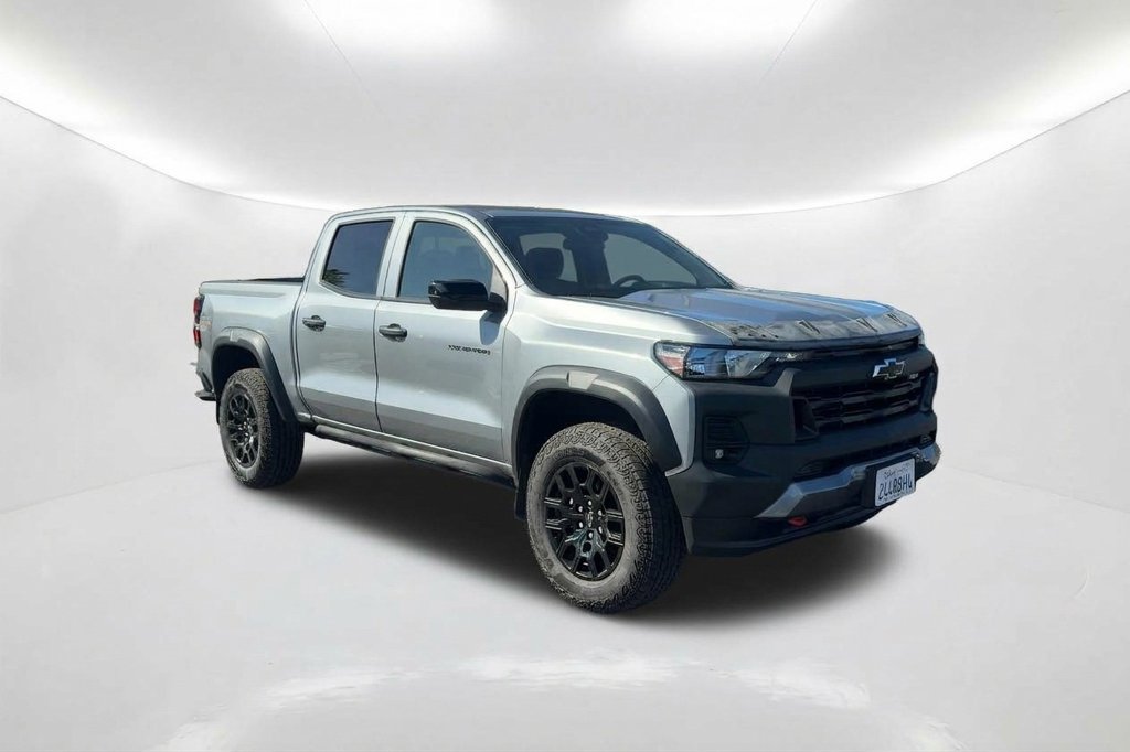 Used 2025 Chevrolet Colorado Trail Boss AWD/4WD image 3