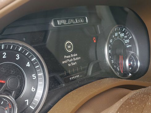 Used 2021 RAM 1500 Laramie AWD/4WD image 9