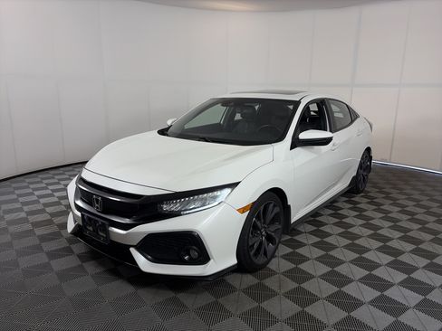 Used 2019 Honda Civic Sport Touring image 2