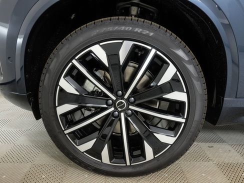 New 2026 Volvo XC90 B6 Plus w/ Protection Package Premier image 11