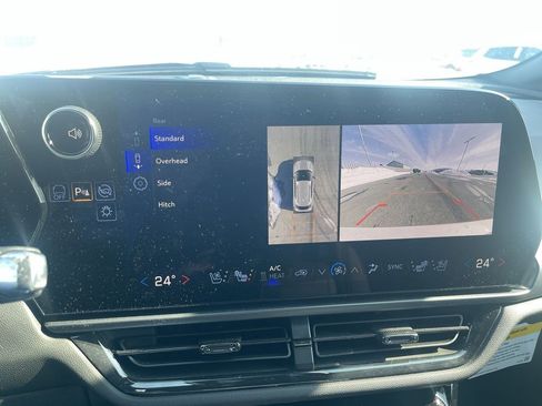 Used 2024 Chevrolet Equinox EV RS image 27