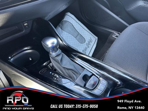 Used 2019 Toyota C-HR XLE FWD image 23